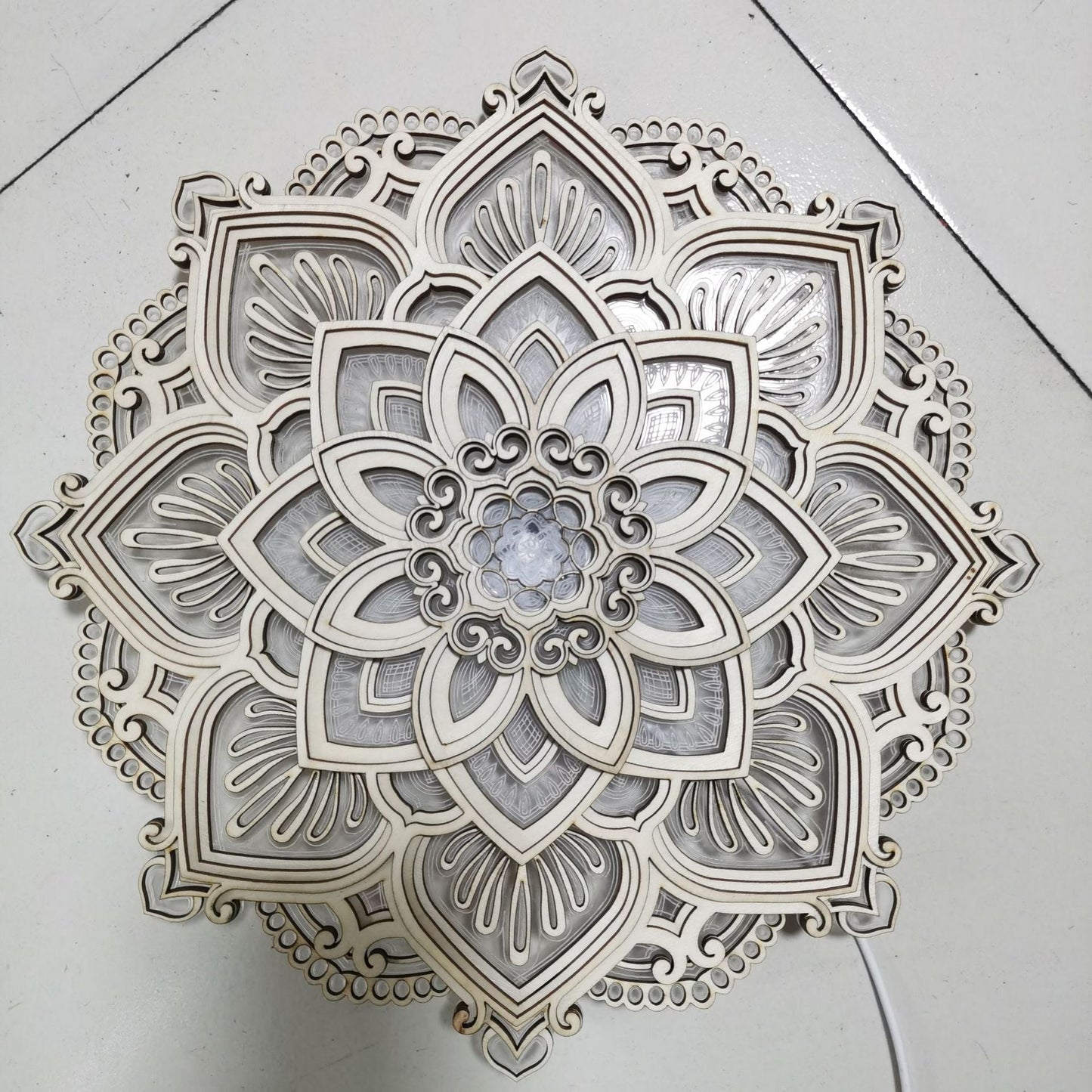 Mandala Lampe til Afslapning – LED Vægdekoration med Dæmpbar Lys, Ø30 cm, Håndlavet Træ, Energi Effektiv Indendørs Lampe-6