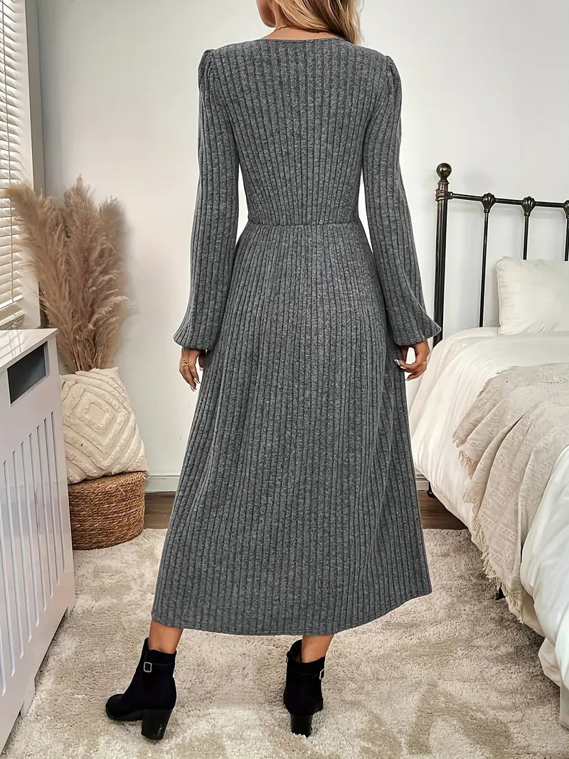 Freyja - Elegant A-line strikkjole til kvinder