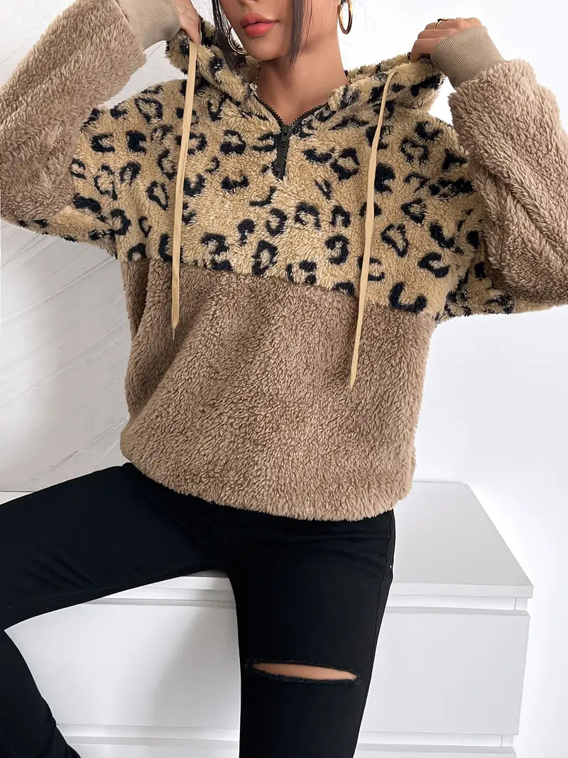 Ula - Moderigtig hættetrøje med leopardprint til kvinder