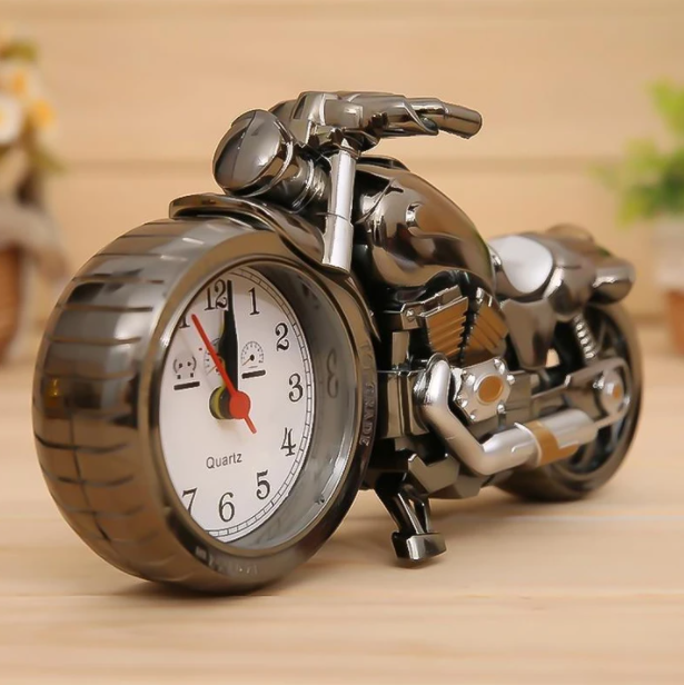 Retro Motorcykel Vækkeur i Guld og Sølv – Stilfuldt Design med Præcis Tidtagning og Dekorativt Element-4