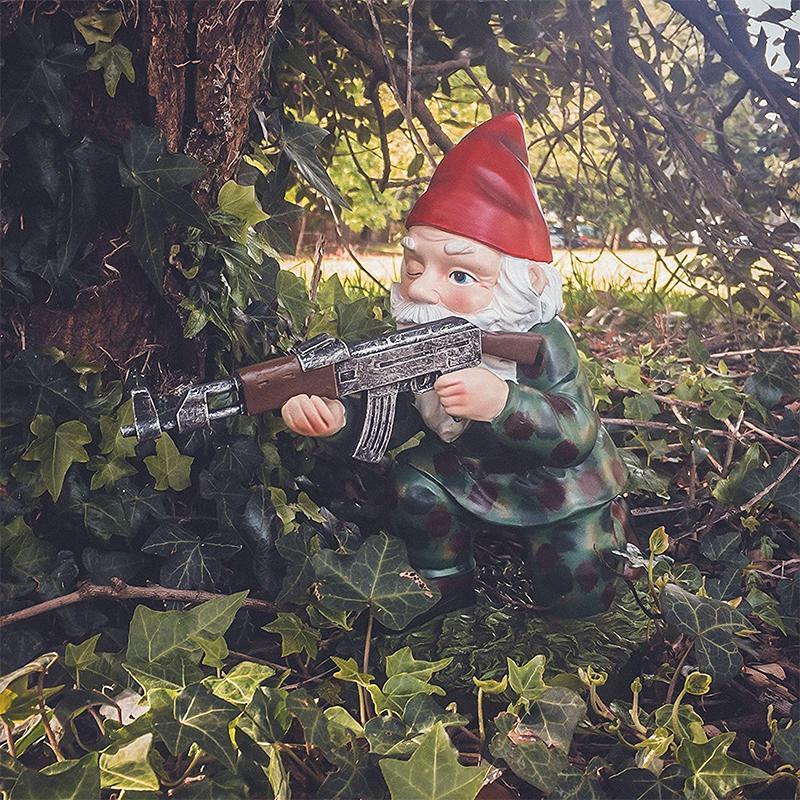 Variant image for Militær Havegnom med Camouflage og AK47 – Håndmalet, UV-Bestandig Have Dekoration, 11 cm-5