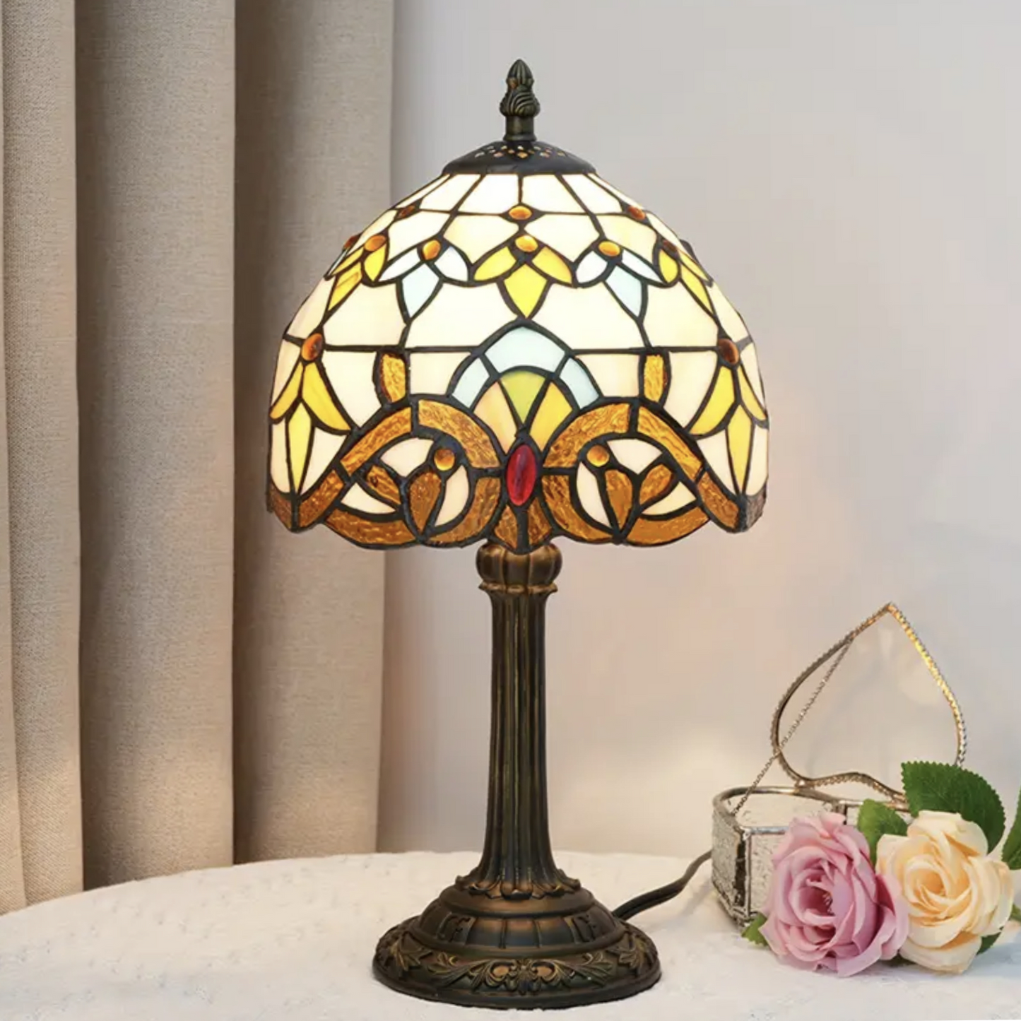 LuminaTiffany - Tiffany-glasbordlampe med smukt farvet glasdesign