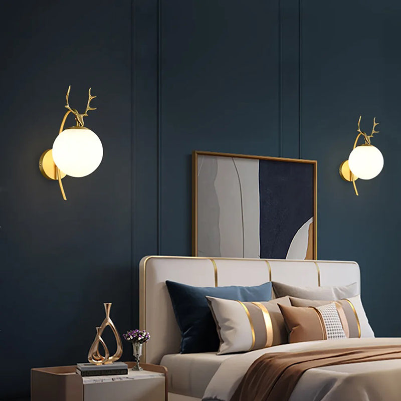 Rund LED Væglampe i Guld og Sort - Elegante Metal og Glas Væglamper til Stue og Soveværelse-3