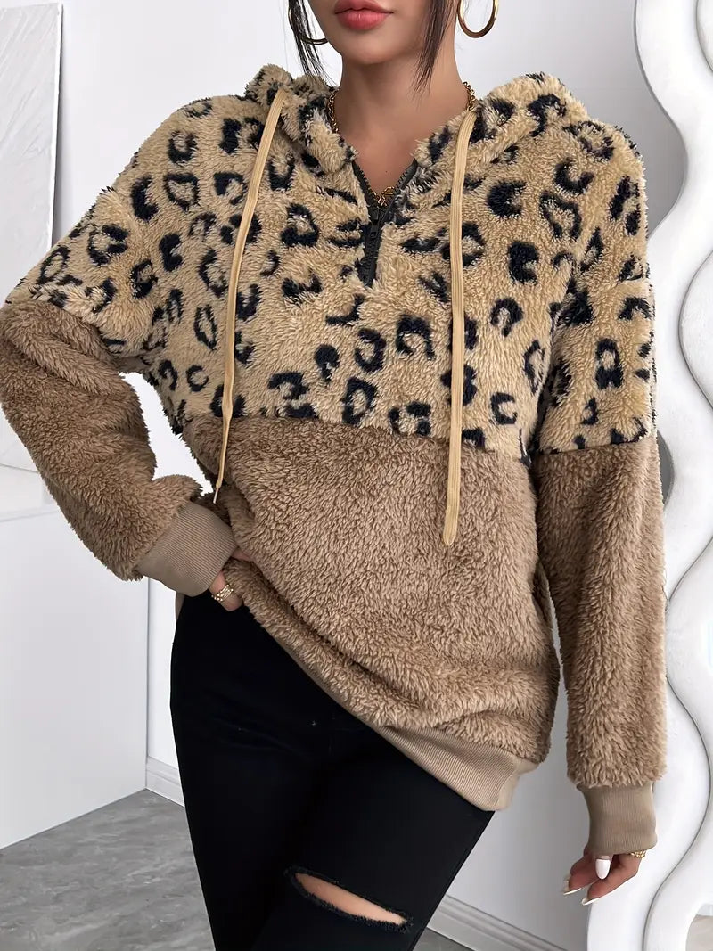 Ula - Moderigtig hættetrøje med leopardprint til kvinder