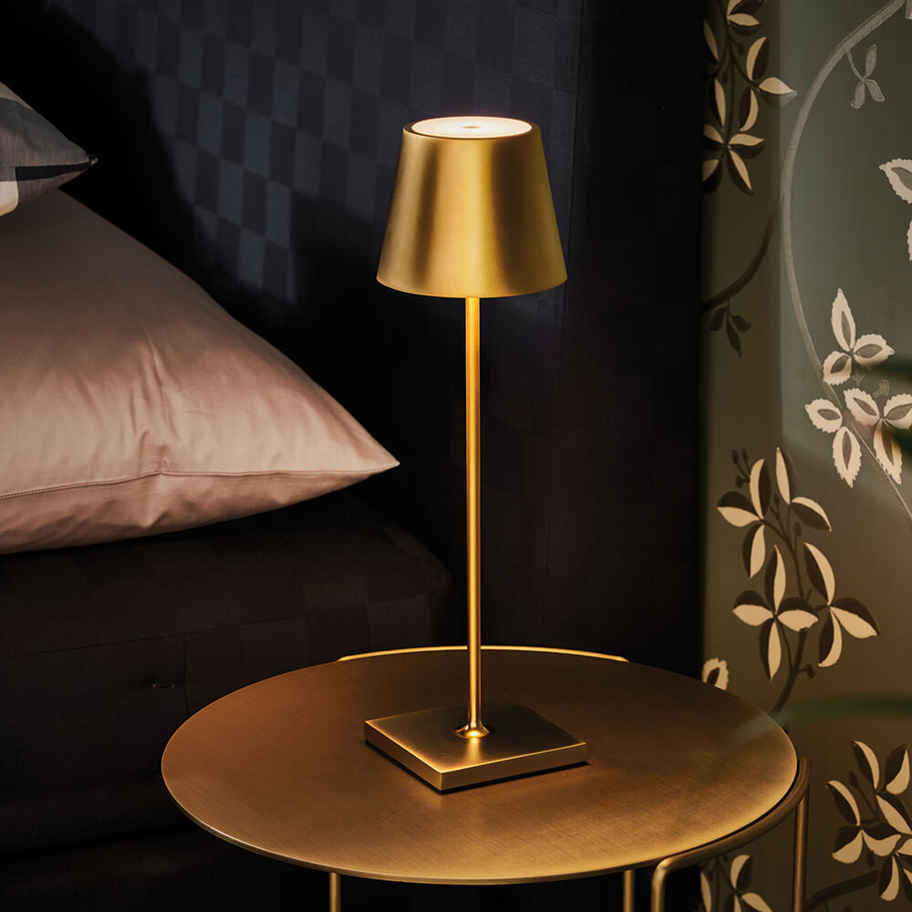 Elegant LED Bordlampe med Justerbar Lysstyrke – Modern Metal og Glas Design til Hyggelig Atmosfære-6