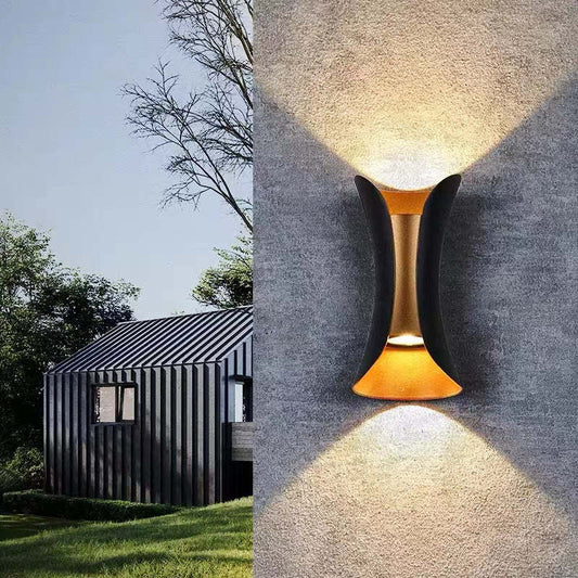 Moderne Vandtæt LED Væglampe Udendørs – Energibesparende Sort/Guld Metal til Have og Terrasse-1