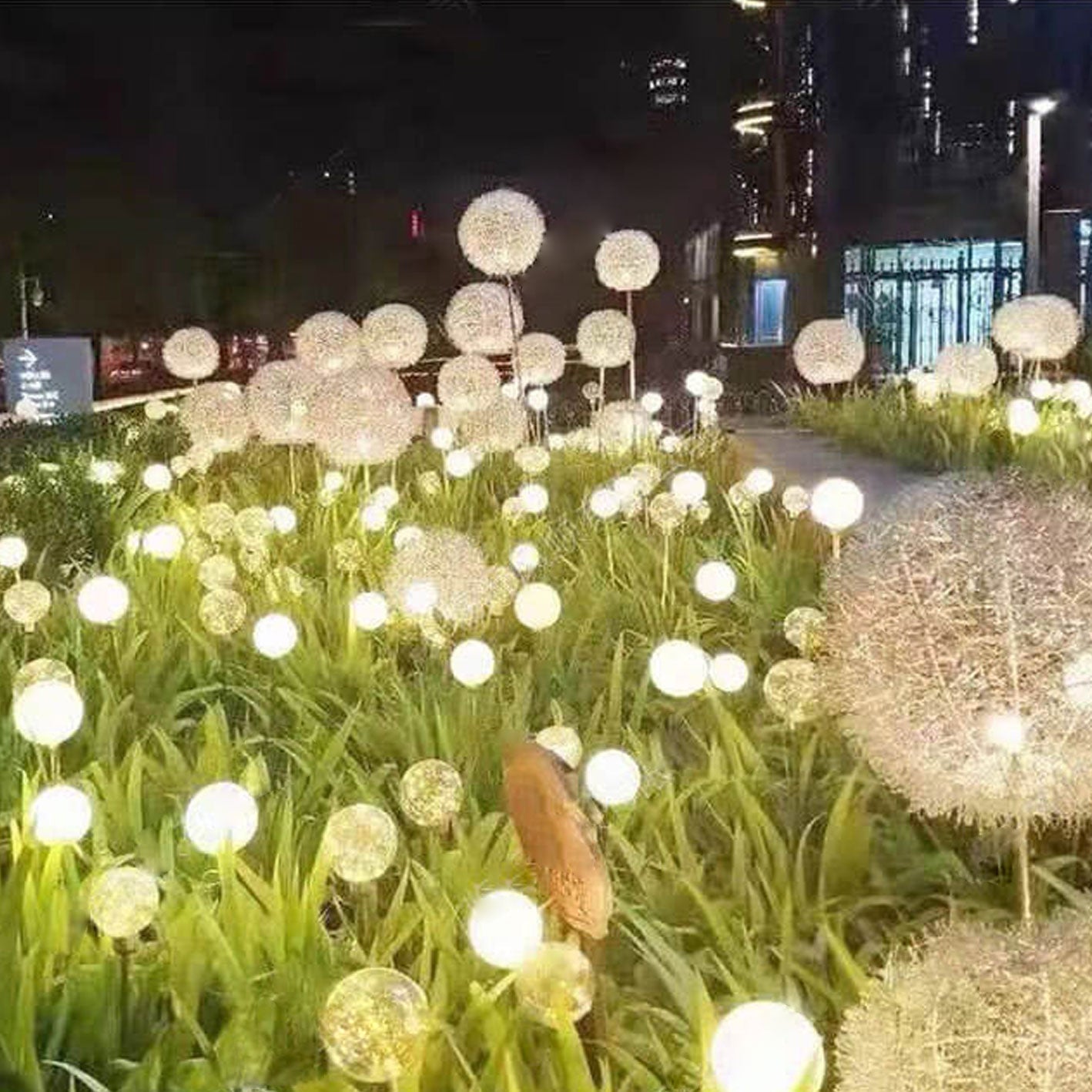 LumiGard - Solcelledrevet mælkebøttekugle-lys