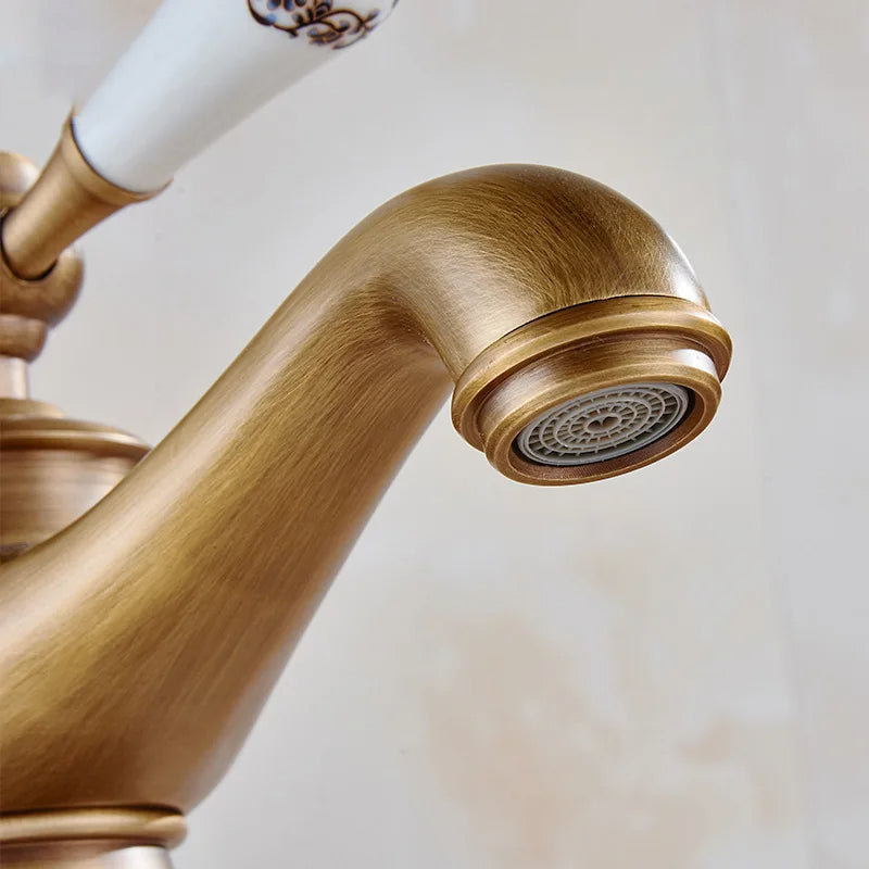 EleganzaBrass - Luksus håndvaskarmatur i antik bronze