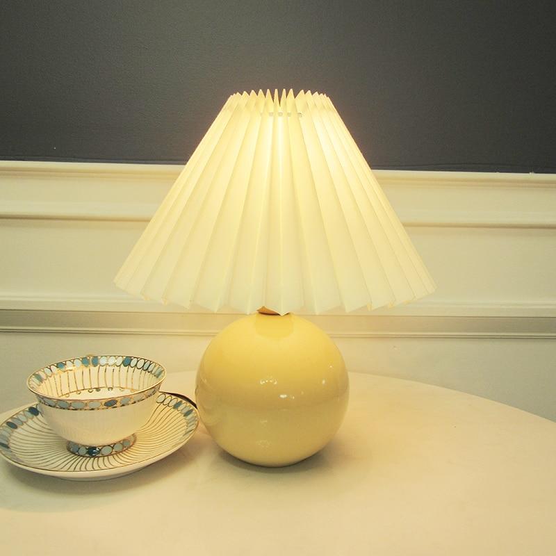 Variant image for Rund LED Tafellampe i Hvidt Træ og Metal – Dimbare Indendørs Lampe til Stue og Soveværelse-4