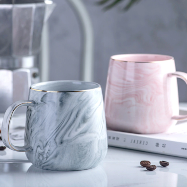 Elegant Marmor Mugg med Guldindlæg – Højkvalitets Keramisk Drikkebæger med Glipfri Greb og Unikt Design-2