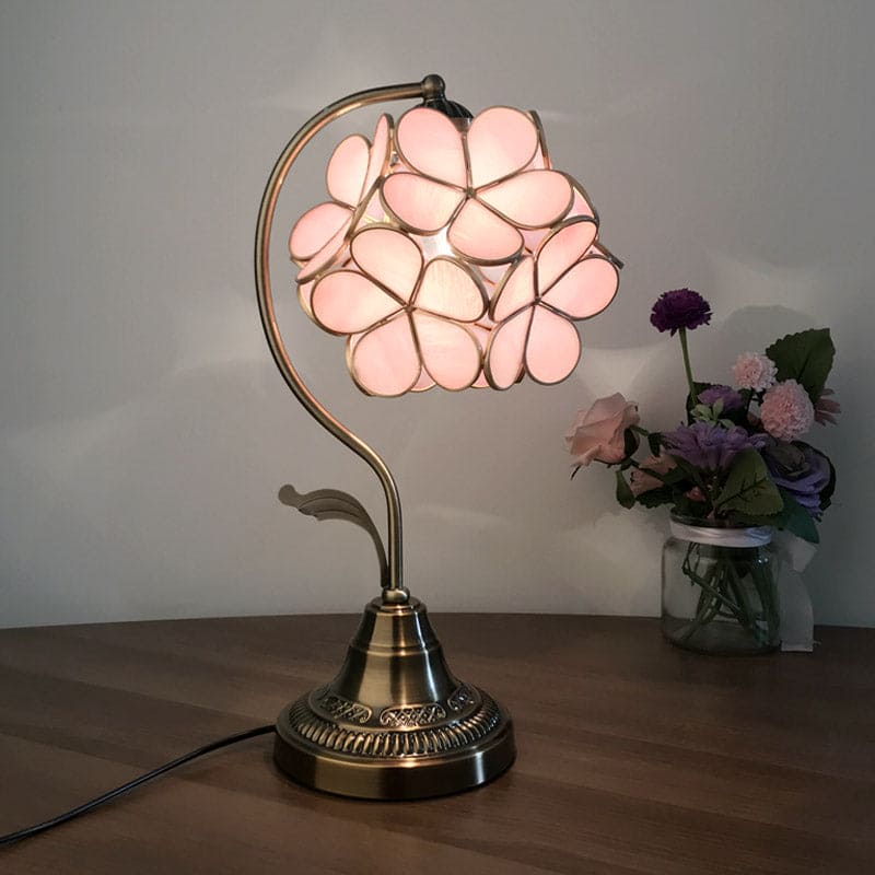 Romantisk Tiffany Bordlampe i Bronze med Blomsterdesign – Justerbar Højde og Farvet Glas Skærm til Natbord-2