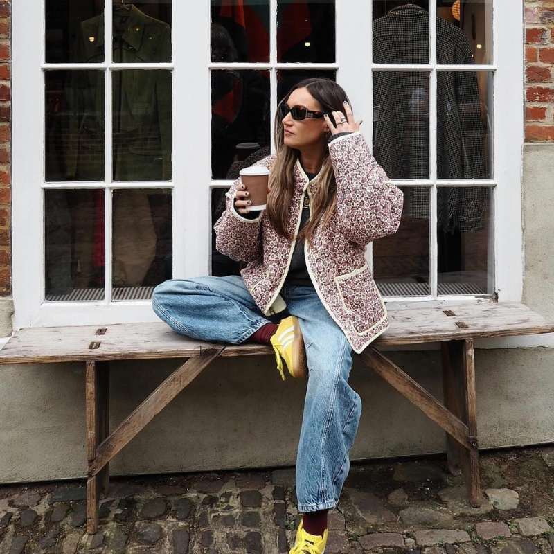 Renata - Traditionel quiltet jakke med blomster i moderne stil