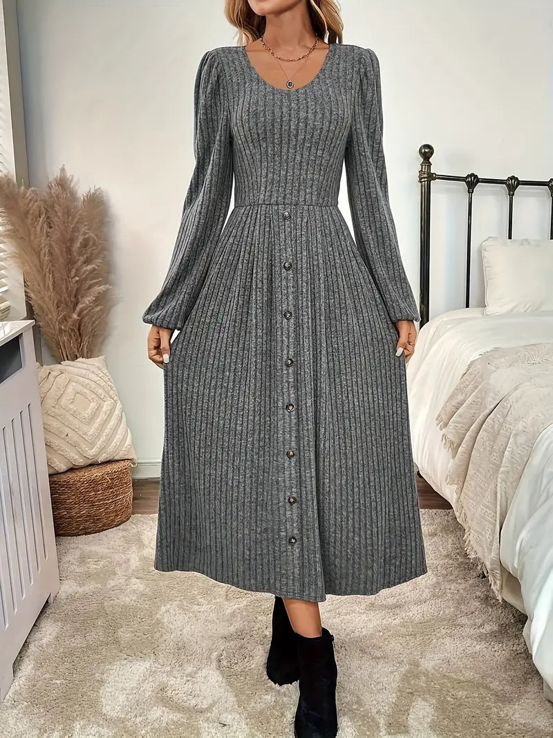 Freyja - Elegant A-line strikkjole til kvinder