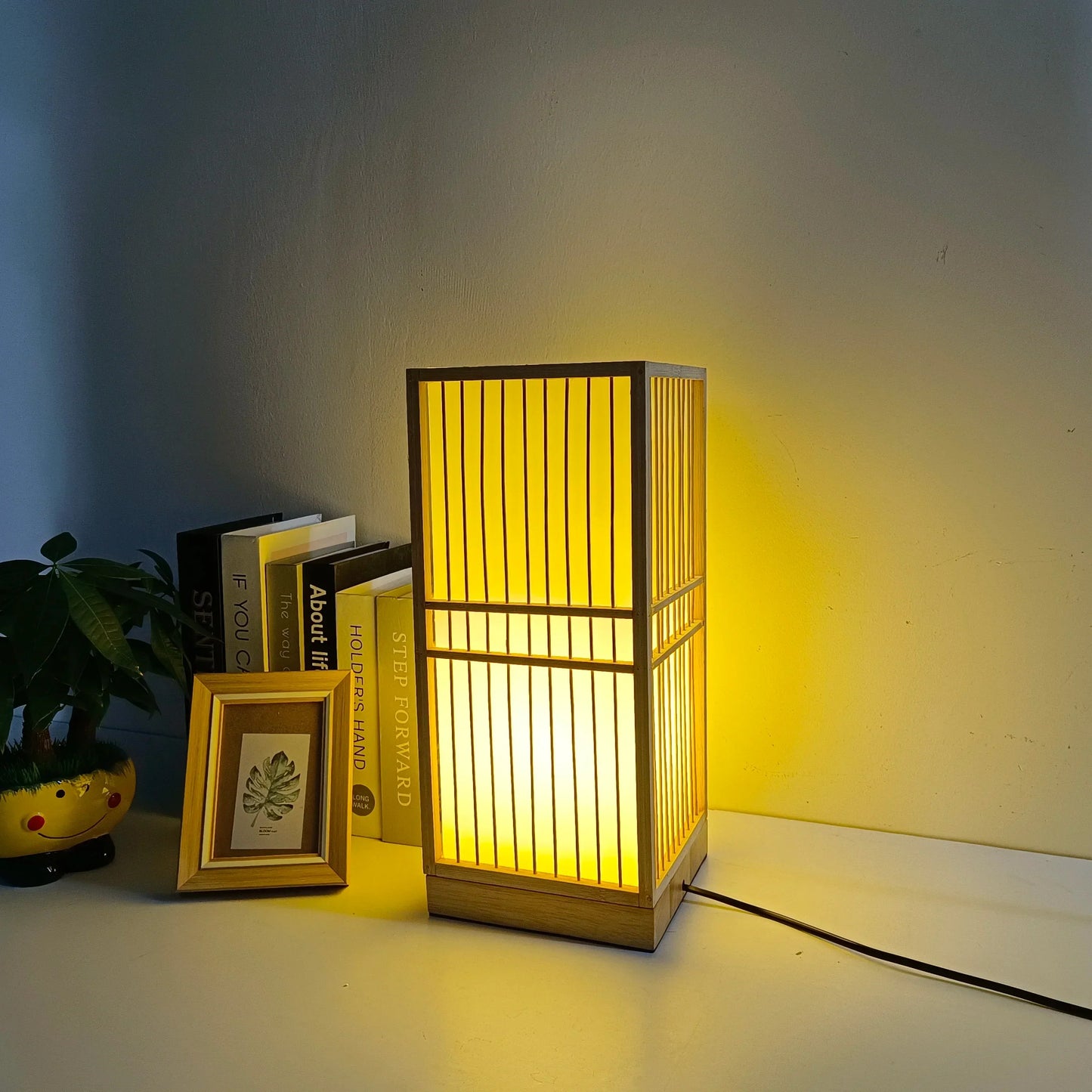 Variant image for Japansk Bordlampe i Zen Design med Naturlige Materialer – Bambo og Træ, Blødt Lys til Stue og Soveværelse-3