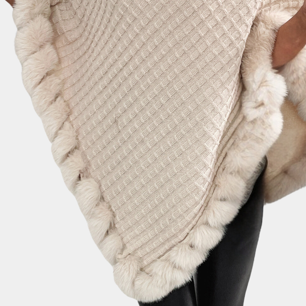 Greta - Strikket poncho-trøje | Elegance og varme kombineret