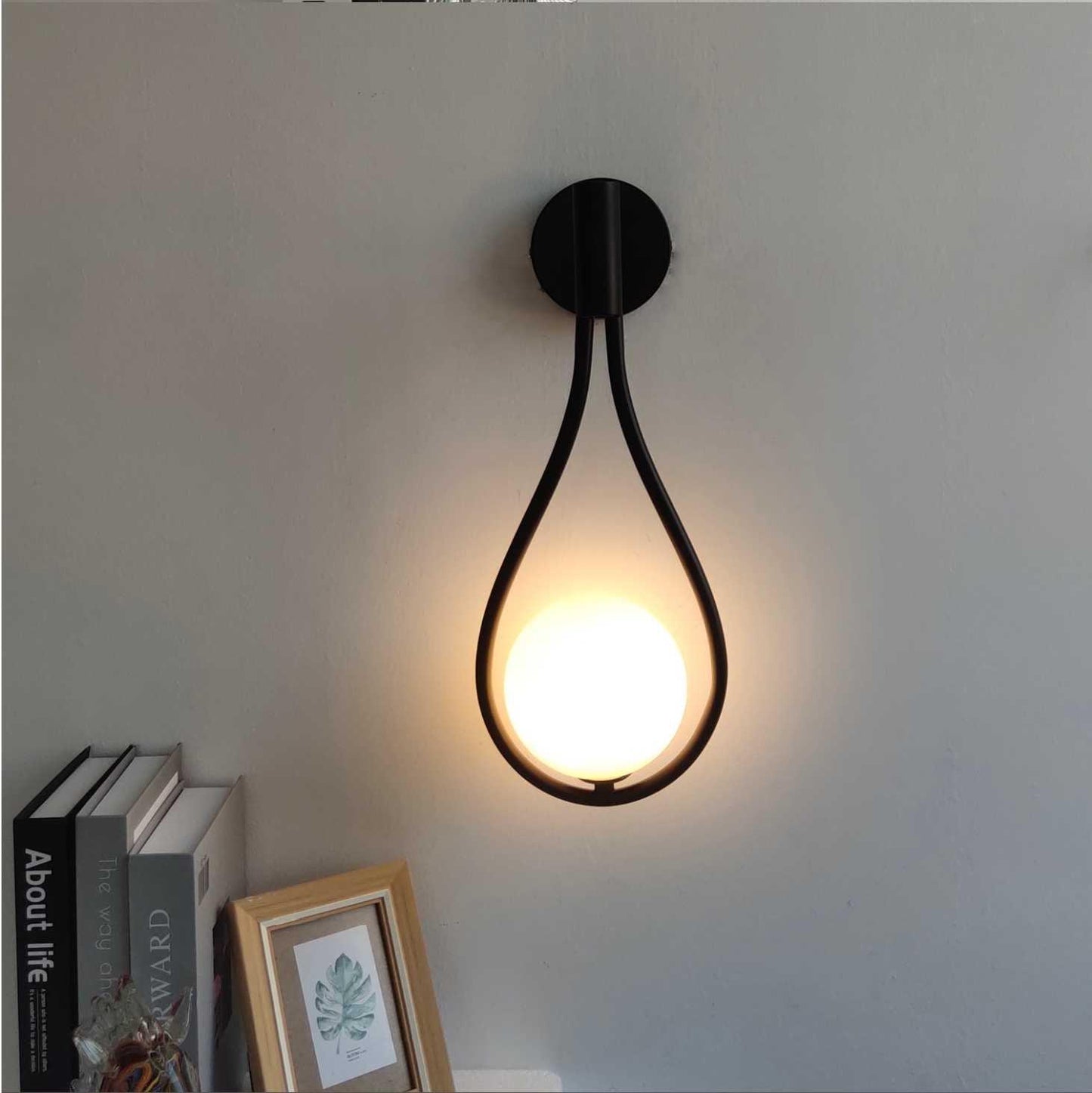 Variant image for Moderne Væglampe i Sort og Guld – Minimalistisk Design til Stue og Kontor, Stærk Lysudbytte, Jern og Glas-2