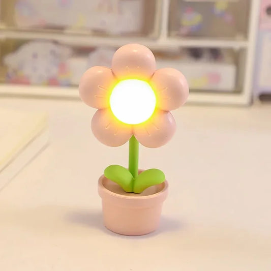 Klein Bordlampe med Blomstedesign og Blødt Lys – Hyggelig Belysning til Stuen eller Soveværelset-1