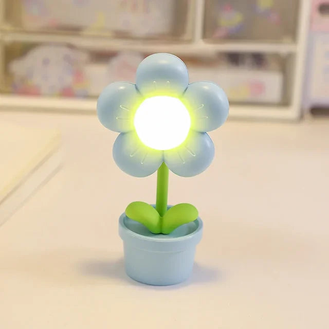 Klein Bordlampe med Blomstedesign og Blødt Lys – Hyggelig Belysning til Stuen eller Soveværelset-4