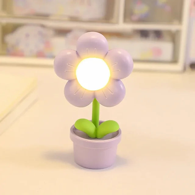 Klein Bordlampe med Blomstedesign og Blødt Lys – Hyggelig Belysning til Stuen eller Soveværelset-5