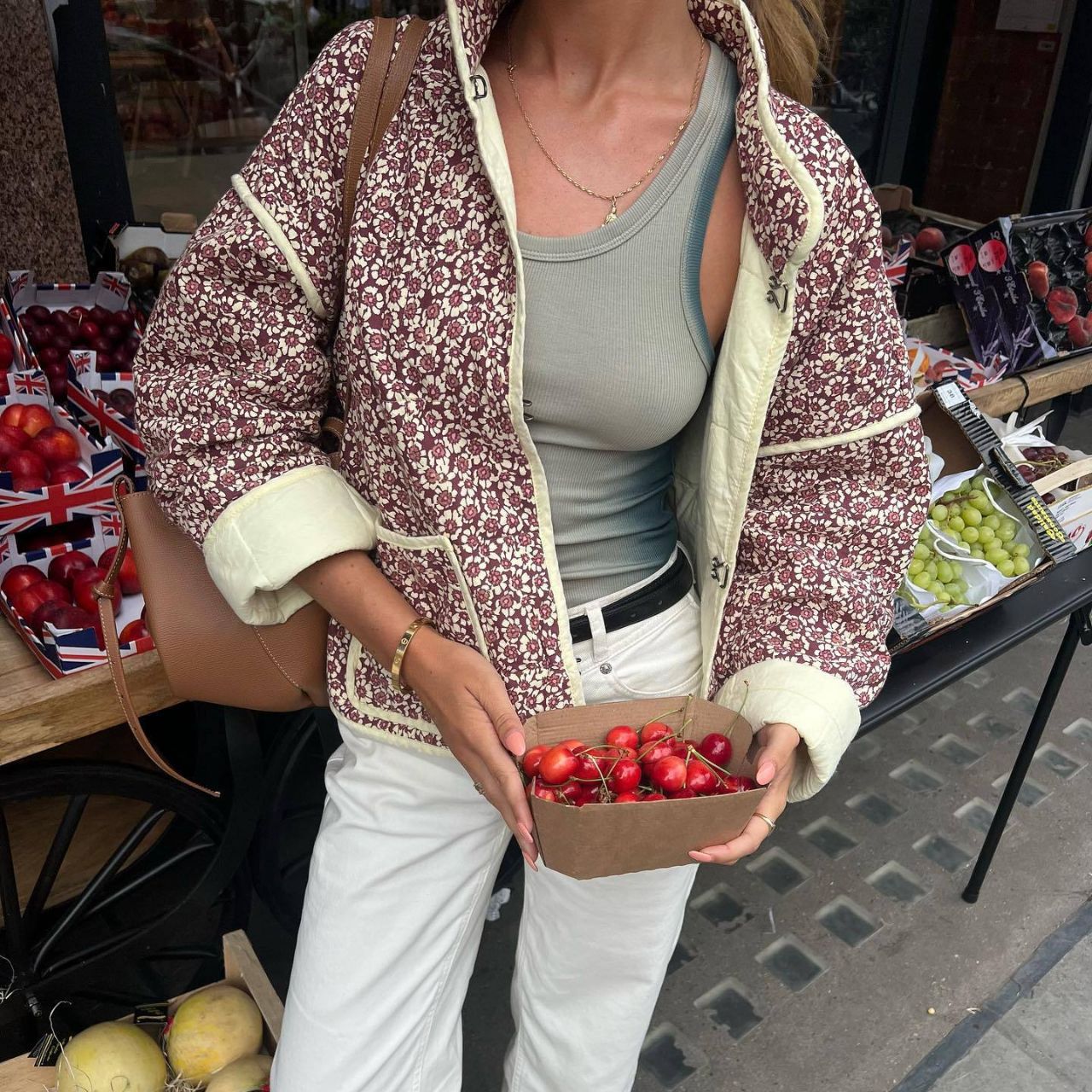 Renata - Traditionel quiltet jakke med blomster i moderne stil