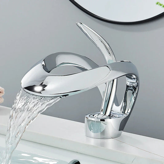 AquaElegance - Moderne vandfaldshåndvaskarmatur i messing med styring af varmt og koldt vand
