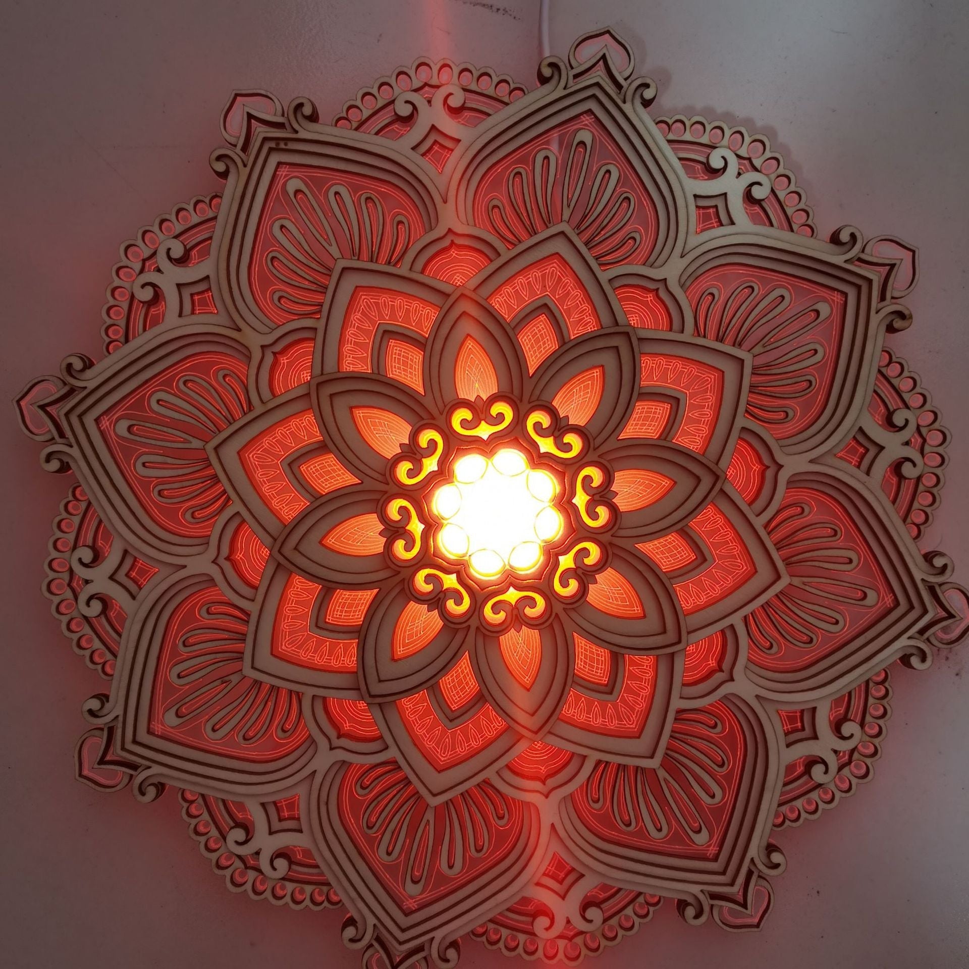 Mandala Lampe til Afslapning – LED Vægdekoration med Dæmpbar Lys, Ø30 cm, Håndlavet Træ, Energi Effektiv Indendørs Lampe-2