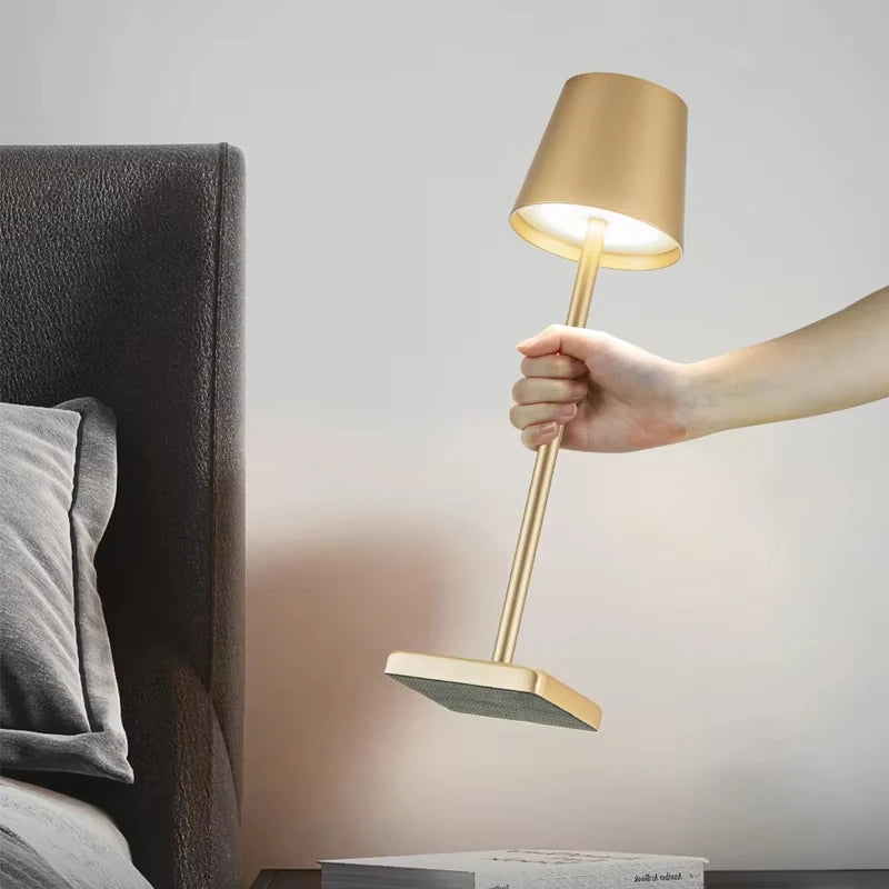 LED Bordlampe m. Touch Sensor | 3 Lysfarver & Dæmpbar | Moderne Nat- & Skrivbordslampe
