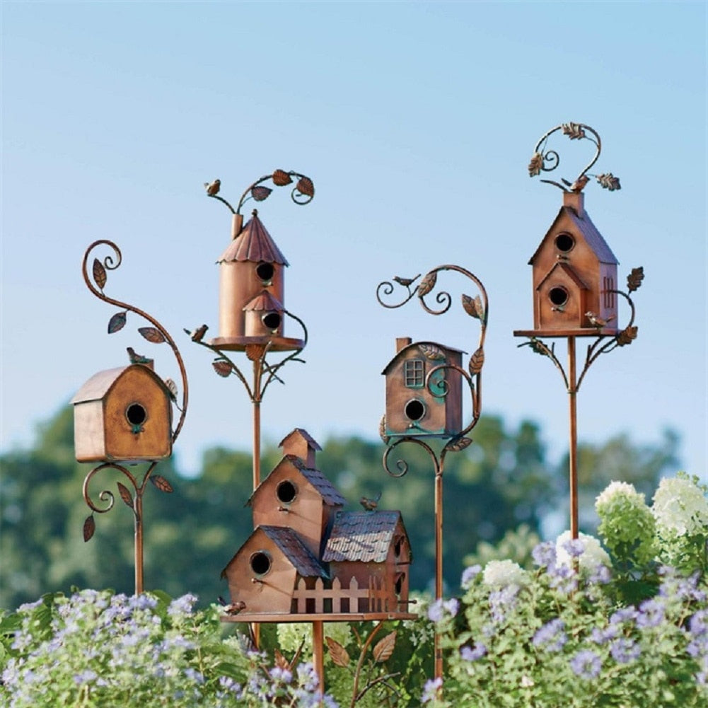 Metal Kunst Fuglehus til Haven - Unik Dekoration og Sikker Tilflugtssted for Fugle, Holdbart Design med Naturlig Patina-1