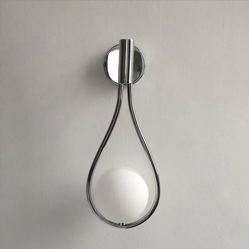 Variant image for Nordisk Væglampe i Messing med Justerbar Arm og Hvid Glasbold – Elegant Design til Stue og Moderne Interiør-3