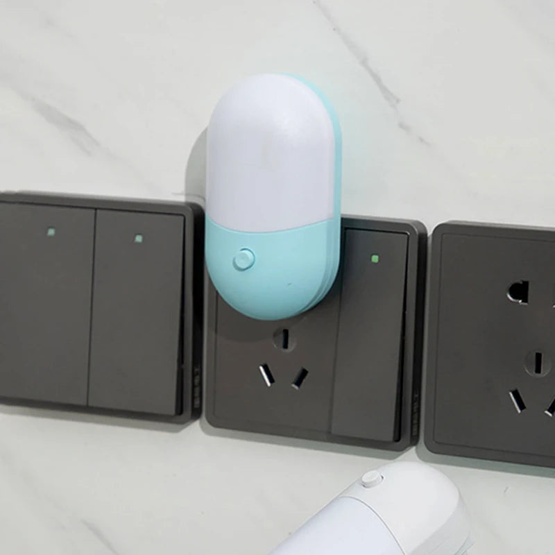 LED Mini Natlampe – Plug-in med Blødt Lys til Børn & Voksne