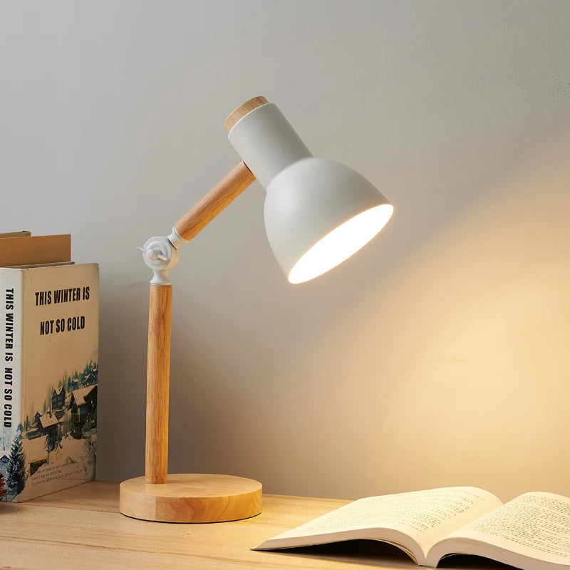 Skandinavisk bordlampe i træ | LED trebenet hoved | Øjenbeskyttelse til læsning og natbord