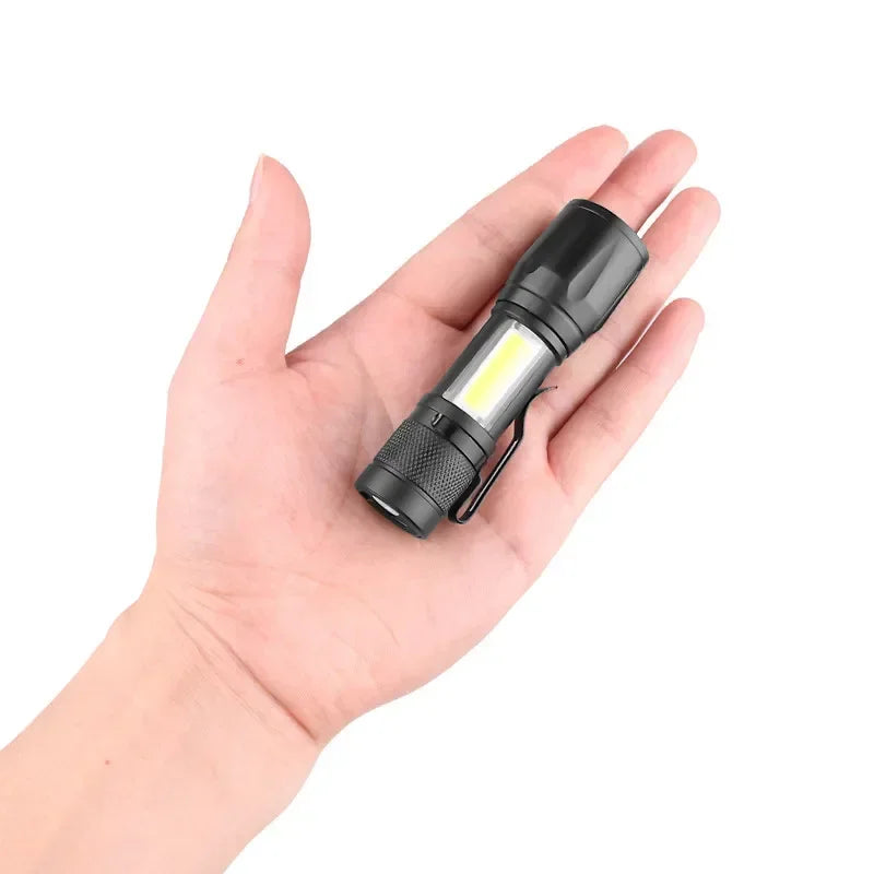 Mini LED Lommelygte | COB + XPE | 1000 LM | USB Genopladelig | Zoom & Penclip | Taktisk Outdoor Lys