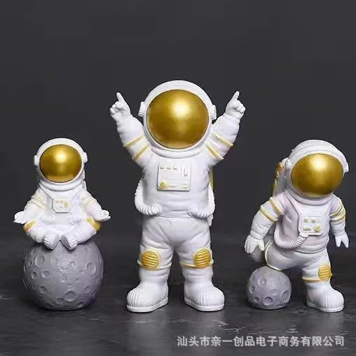 Astronaut Figur | Håndlavet Harsskulptur | Dekoration & Samleobjekt | Til Børn & Voksne