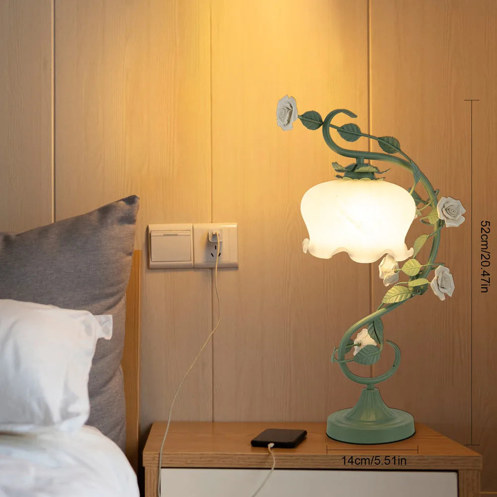 FloraLume - Kunstnerisk skrivebordslampe med blomster fra naturen