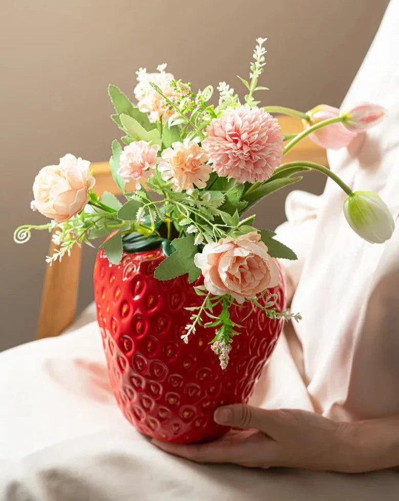 BerryCharm - Grim jordbærvase | Originalt design til dine blomster
