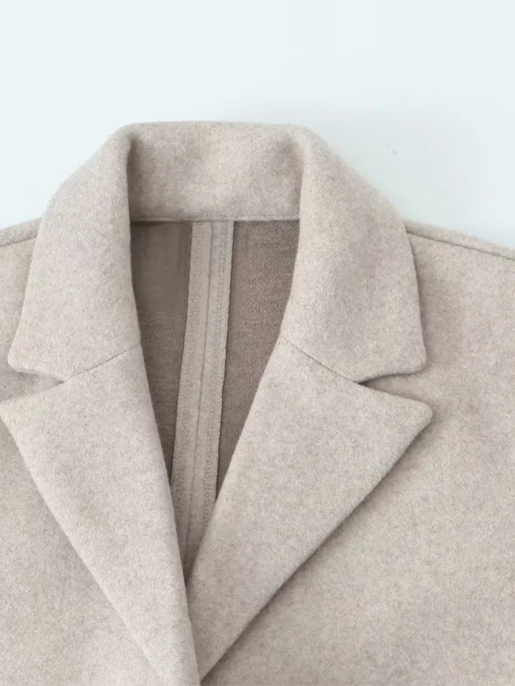 Amelie - Moderigtig ensfarvet lang trenchcoat til kvinder