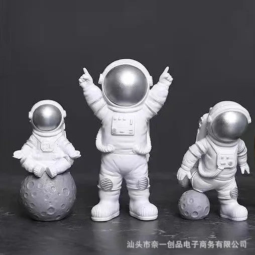 Astronaut Figur | Håndlavet Harsskulptur | Dekoration & Samleobjekt | Til Børn & Voksne