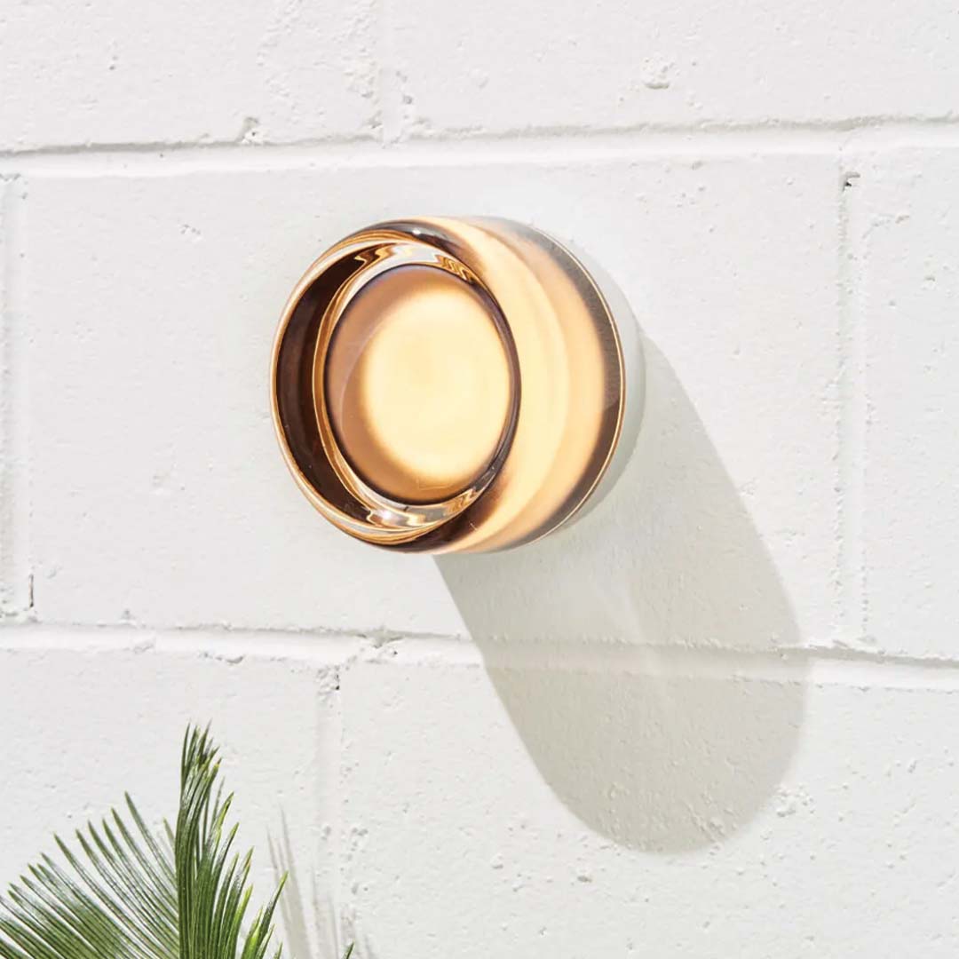 Dimple Væglampe i Akryl og Aluminium – Stilfuld Belysning til Stue og Indretning-3