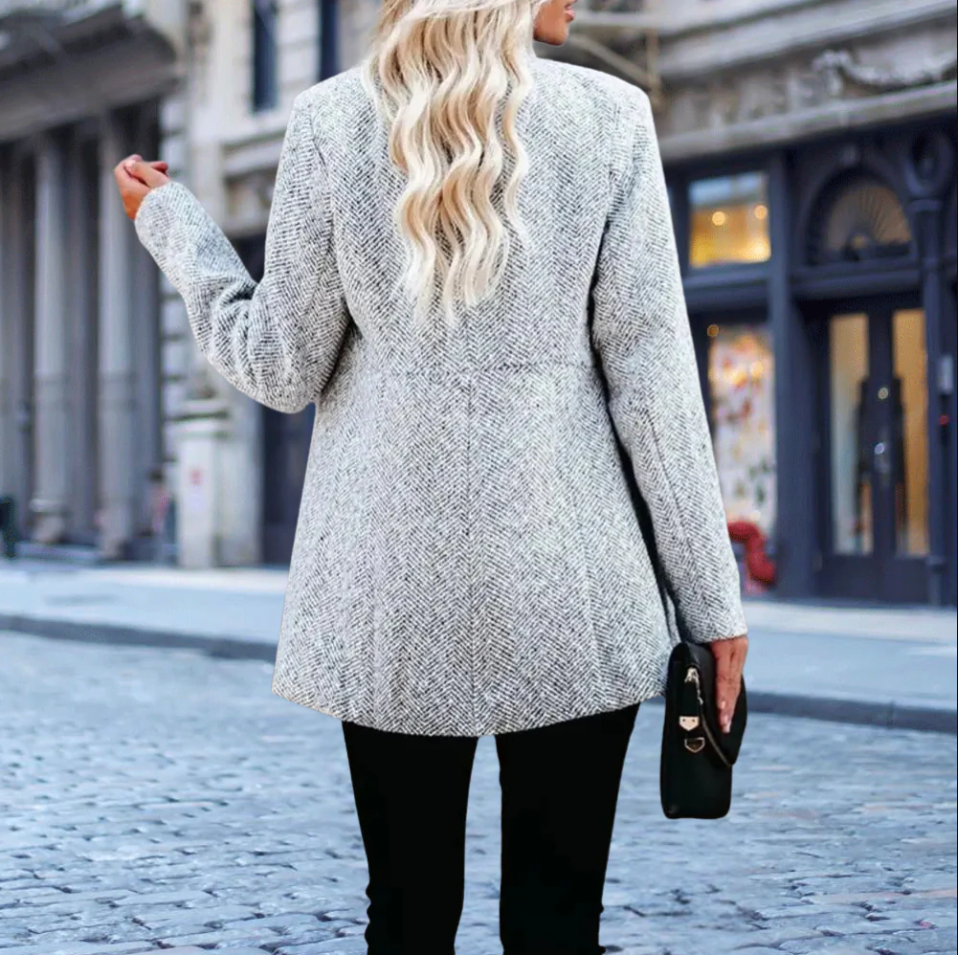 ChicEssentials - Stilfuld blazer til kvinder | Alsidig blazer til enhver lejlighed