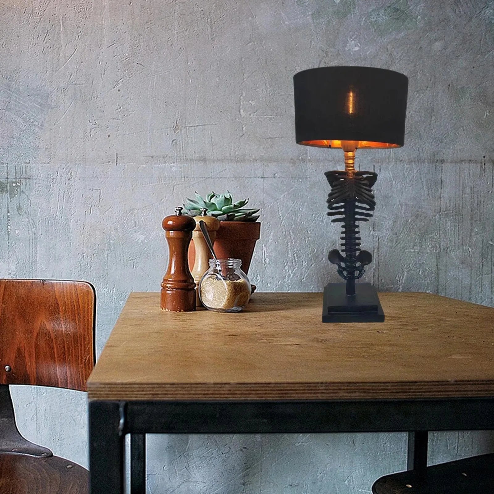 Handlavet Gotisk Skelet Bordlampe med USB Opladning – Unik Indretning til Stue og Soveværelse-5