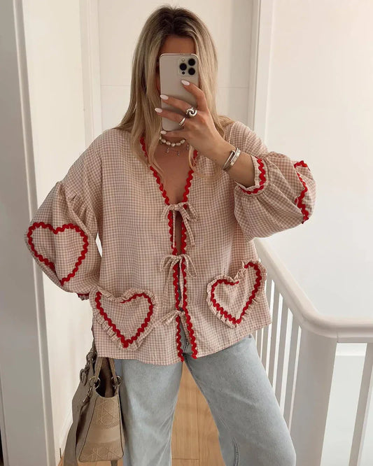 Elara - Sød Bluse med Hjerteprint