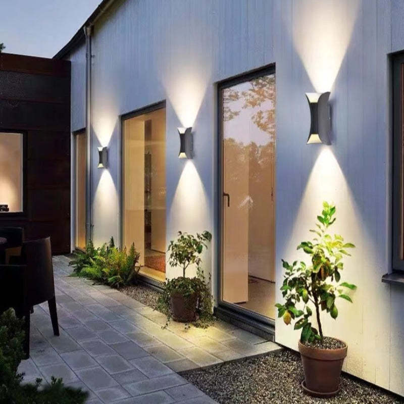 Variant image for Moderne Vandtæt LED Væglampe Udendørs – Energibesparende Sort/Guld Metal til Have og Terrasse-11