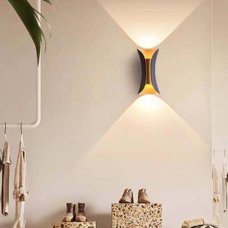 Variant image for Moderne Vandtæt LED Væglampe Udendørs – Energibesparende Sort/Guld Metal til Have og Terrasse-3