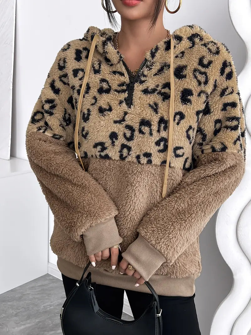 Ula - Moderigtig hættetrøje med leopardprint til kvinder