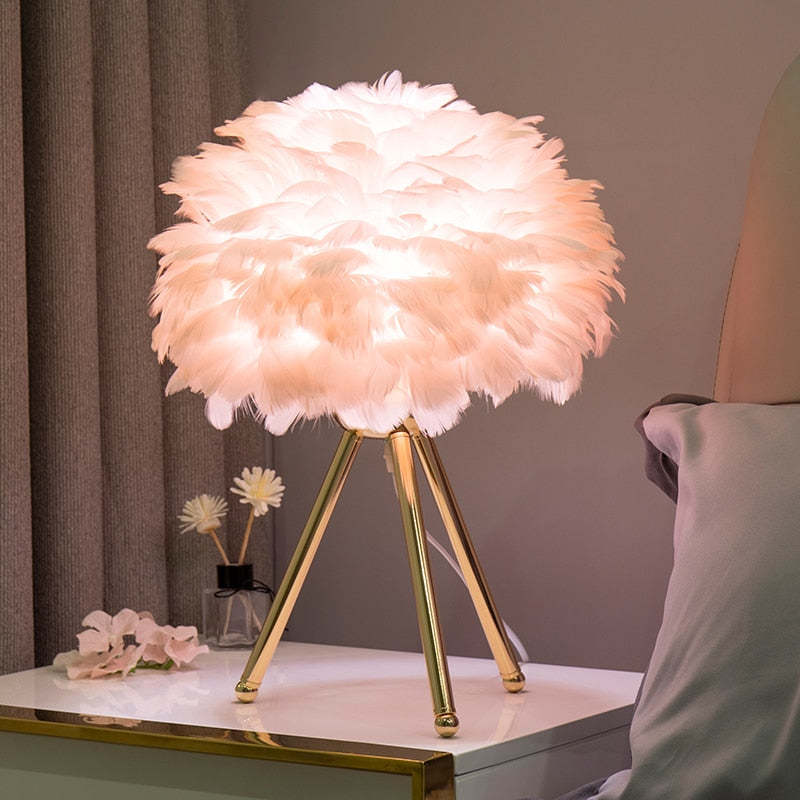 Variant image for Moderne Tripot Bordlampe med Justerbar Højde og LED Lys – Stabile Metalben til Indendørs Brug-2