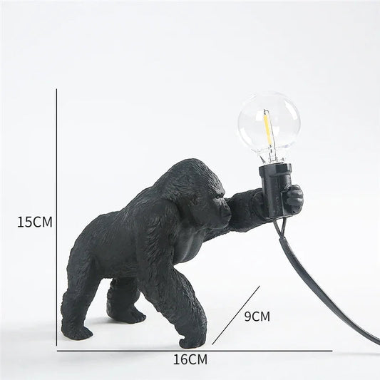 Moderne Mini Gorilla Bordlampe – Legende Design til Børneværelser og Skriveborde, Hars, 25 cm Høj, Sort/Hvid-1