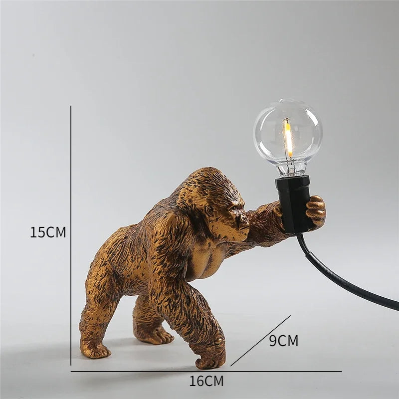 Variant image for Moderne Mini Gorilla Bordlampe – Legende Design til Børneværelser og Skriveborde, Hars, 25 cm Høj, Sort/Hvid-9