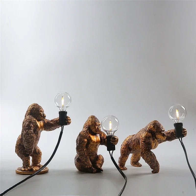 Variant image for Moderne Mini Gorilla Bordlampe – Legende Design til Børneværelser og Skriveborde, Hars, 25 cm Høj, Sort/Hvid-12
